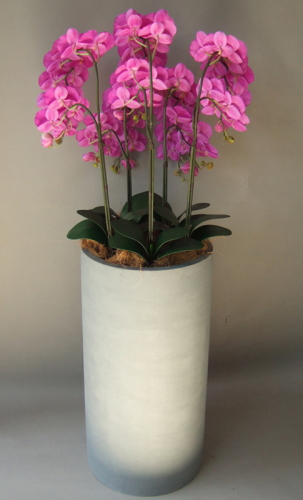 光触媒造花胡蝶蘭5本立ち（濃いピンク）・花台付き（ファイバーストーン大型鉢）を横からのイメージ画像