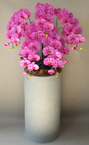 光触媒造花胡蝶蘭5本立ち（濃いピンク）・花台付き（ファイバーストーン大型鉢）の画像