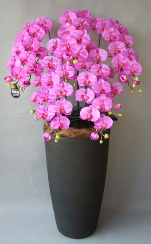 光触媒造花胡蝶蘭5本立ち（濃いピンク）・花台付き（クリアブラック大型鉢） の画像