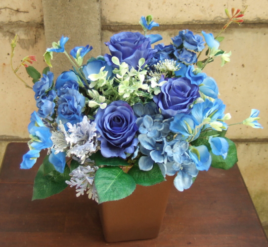 ブルーのお花をこげ茶のコンポートにアレンジ