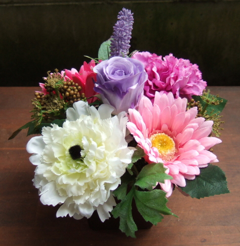 ピンクとパープルのお花をコンパクトにアレンジ